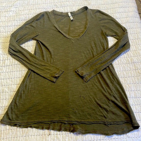 Free People Anna Burnout High Low Long Sleeve Distressed V-Neck Tee (S) - Picture 2 of 5